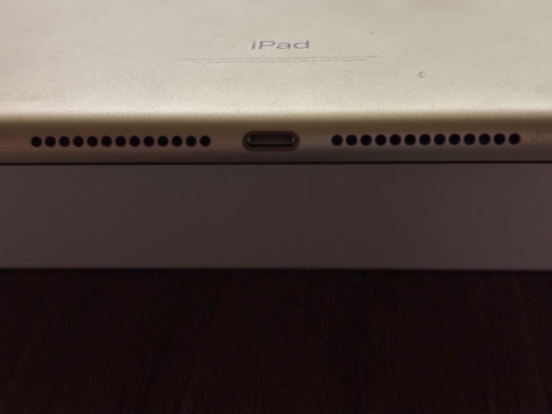 iPad 第5世代　32GB Wi-Fi cellularモデル