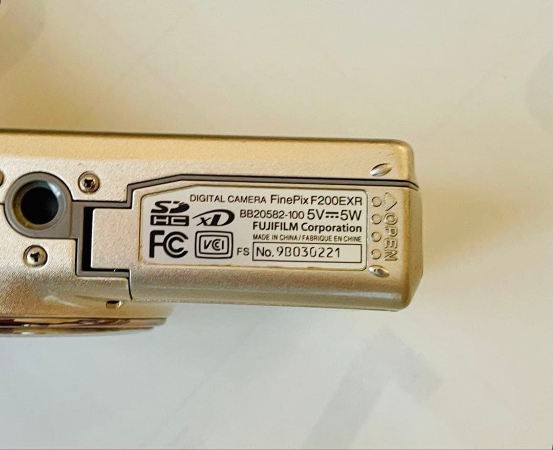 FUJIFILM FinePixF200EXRコンパクトデジタルカメラ