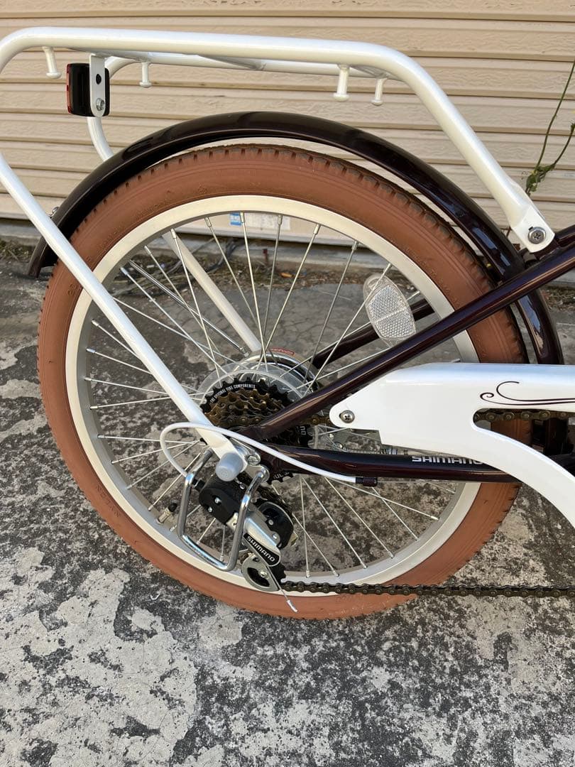 ラテ 折り畳み自転車 20インチ 6段 オートライト 前カゴ付き 直接引き取り