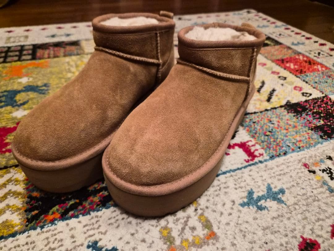 Ugg クラシック ウルトラミニプラットフォーム ブーツ