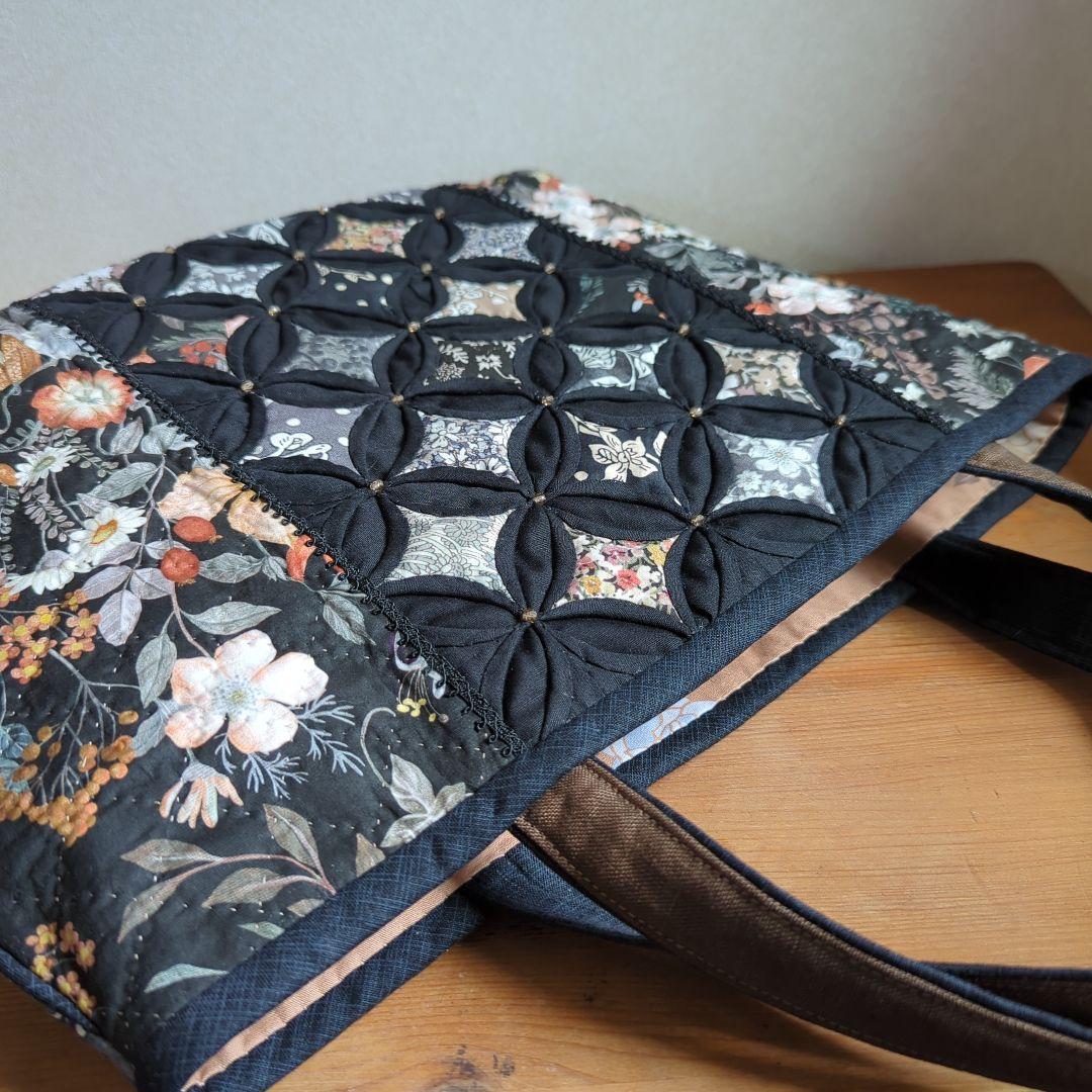 ✿リバティ✕パッチワーク✿　カテドラルウィンドウのハーフムーンバック　〈ピンク〉