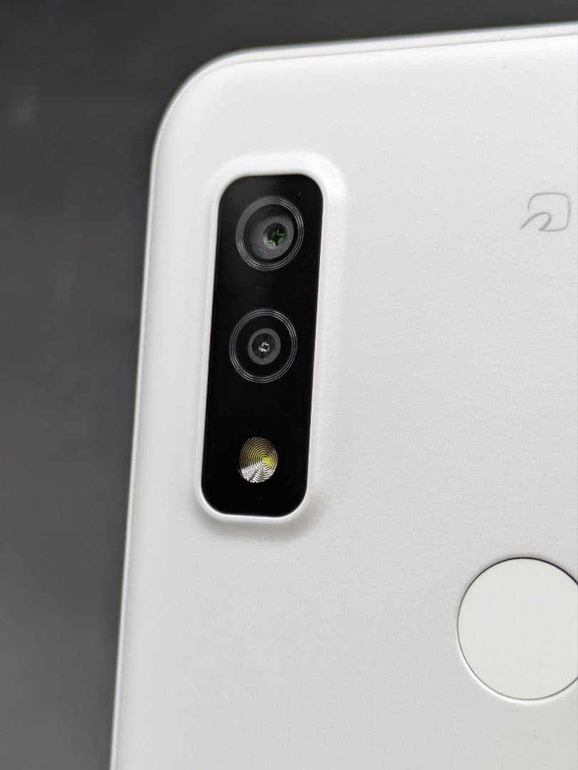 docomo F-51B スマートフォン本体 ホワイト