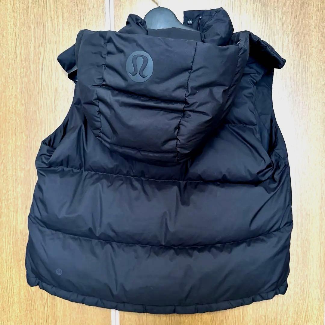 Lululemon ブラックダウンベスト フード付き