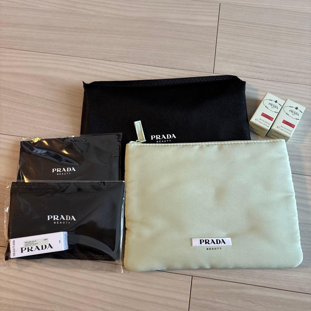 【未使用】PRADAビューティー　ポーチ、香水、リップ、ミラーセット