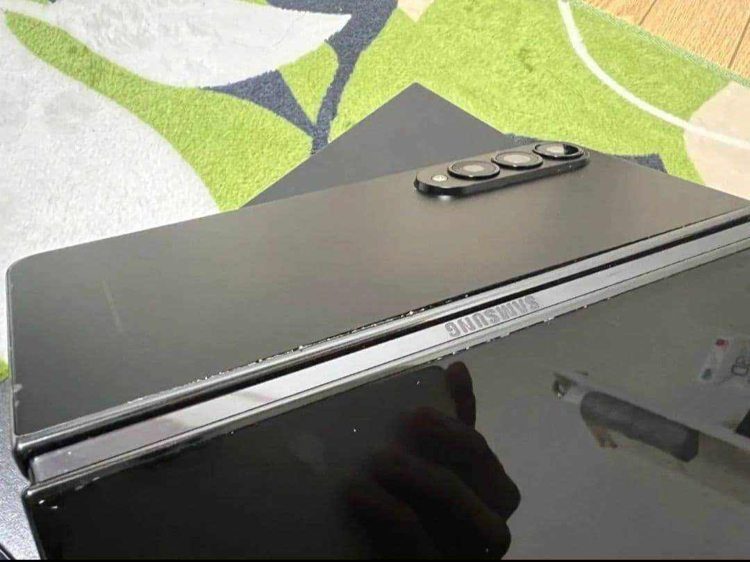 Samsung Galaxy Z Fold4 本体