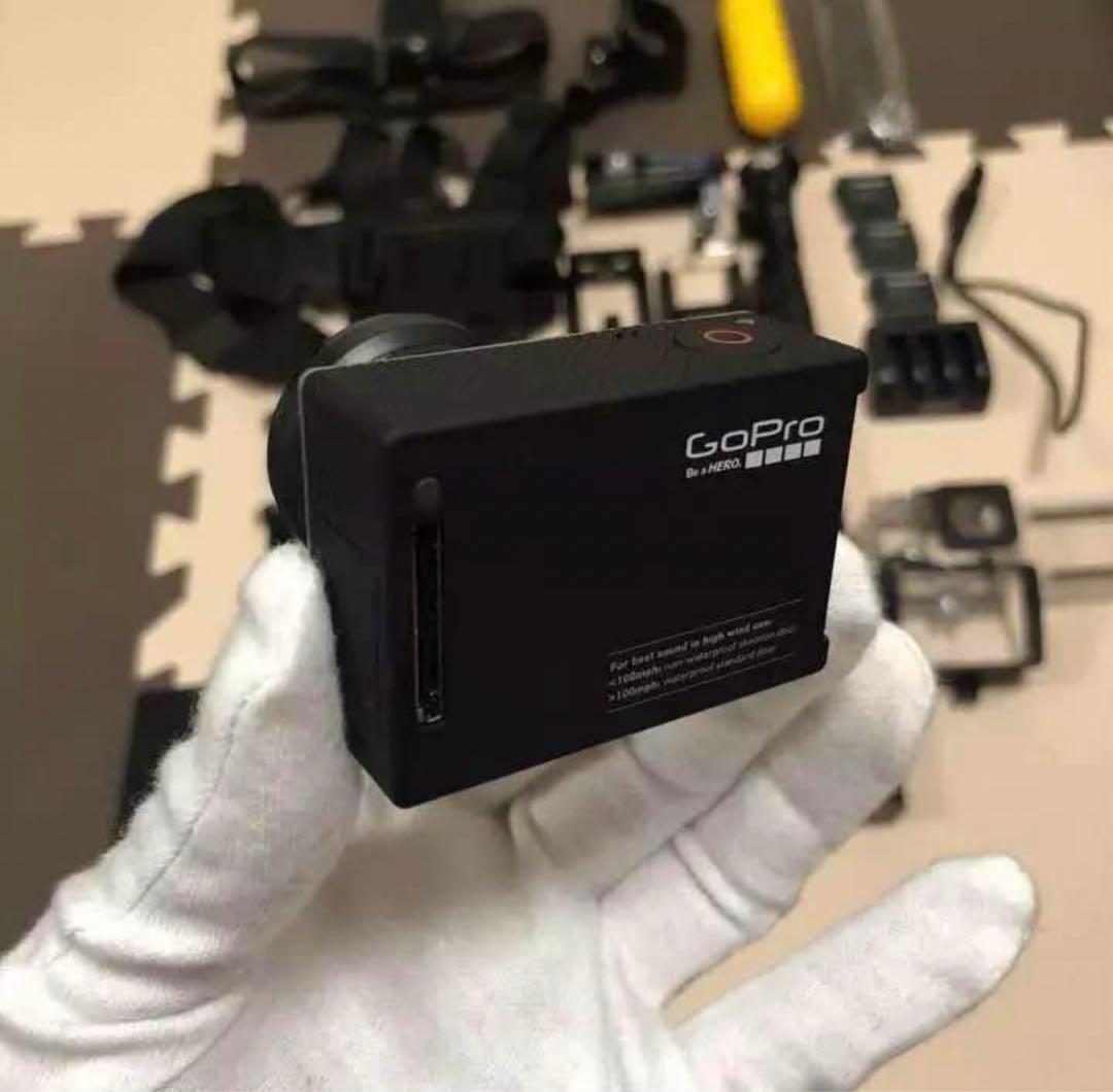 GO PRO HERO 4 シルバー　アクションカメラ 本体とアクセサリー