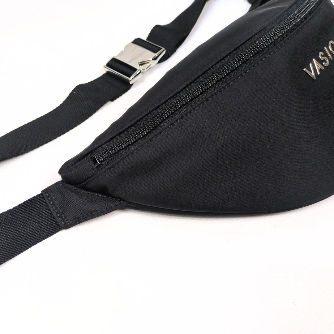 美品 VASIC ヴァジック DAY-TO FANNY PACK ボディーバッグ