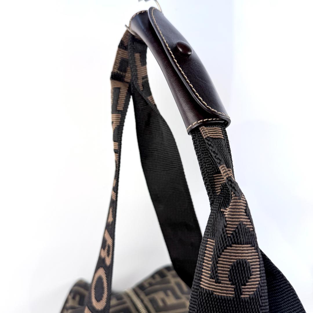 美品 FENDI ボストンバッグ 大容量 ズッカ ロゴ FF金具 ナイロン 旅行