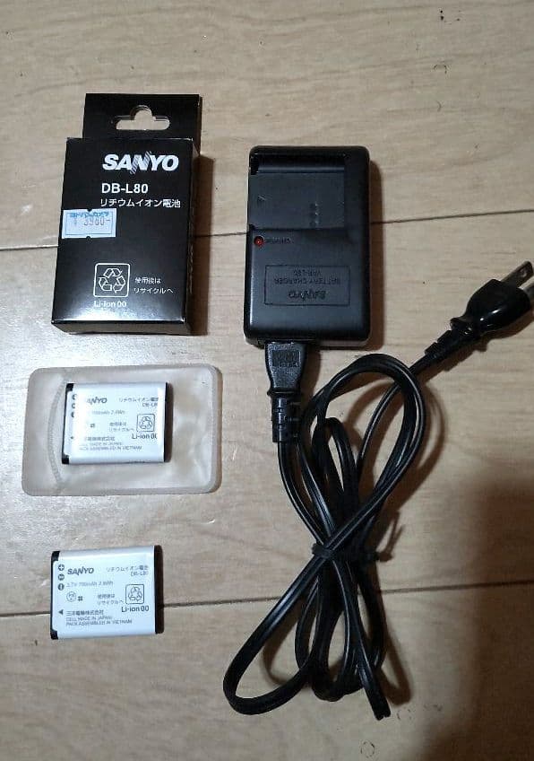 美品 時刻リセット無し SANYO Xacti DMX-CG10 ピンク