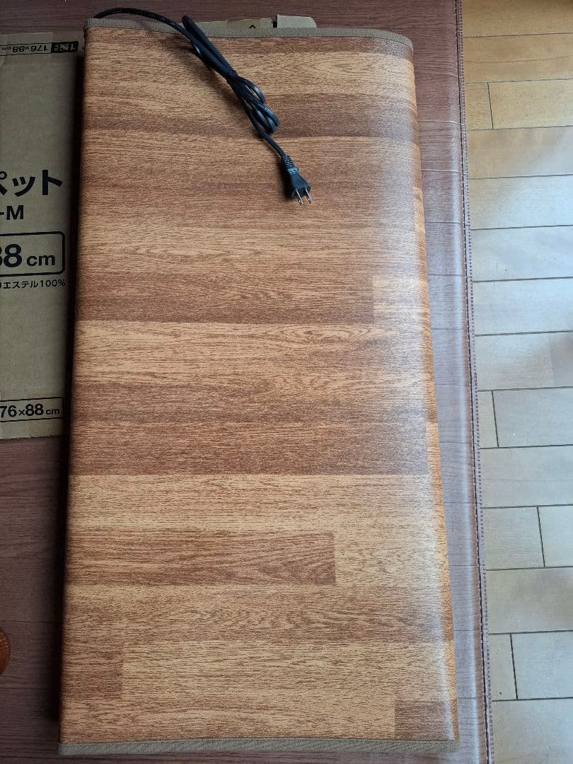 新品未使用アイリスオーヤマ　 木目調 １畳ホットカーペット 2025.11購入