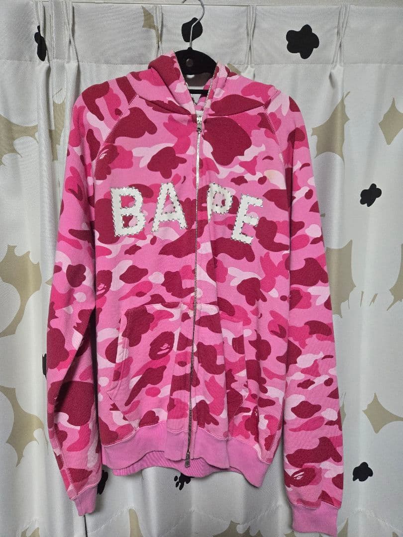 BAPE ピンクカモフラ スワロフスキー フード付きパーカー