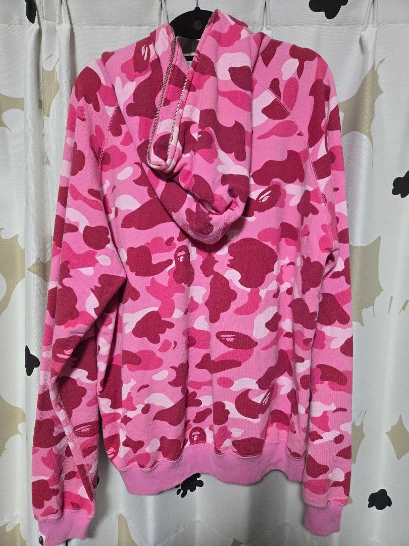 BAPE ピンクカモフラ スワロフスキー フード付きパーカー