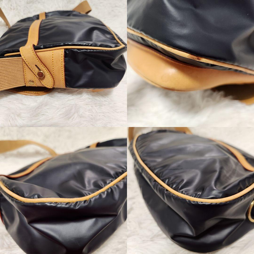 ハンティングワールド　ブラック メッセンジャーバッグ 　ショルダーバッグ