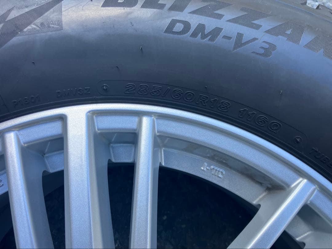 [美品]スタッドレスタイヤホイール4本セット285/60R18