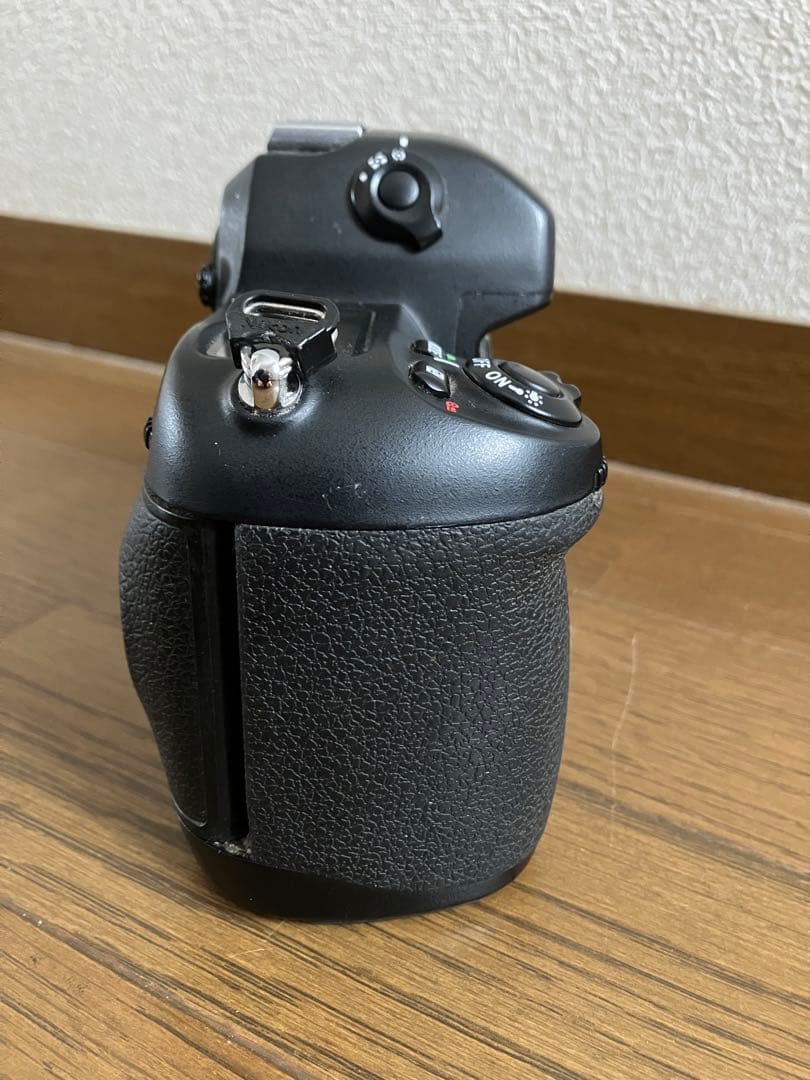 Nikon F100 一眼レフカメラ 35mmフィルム