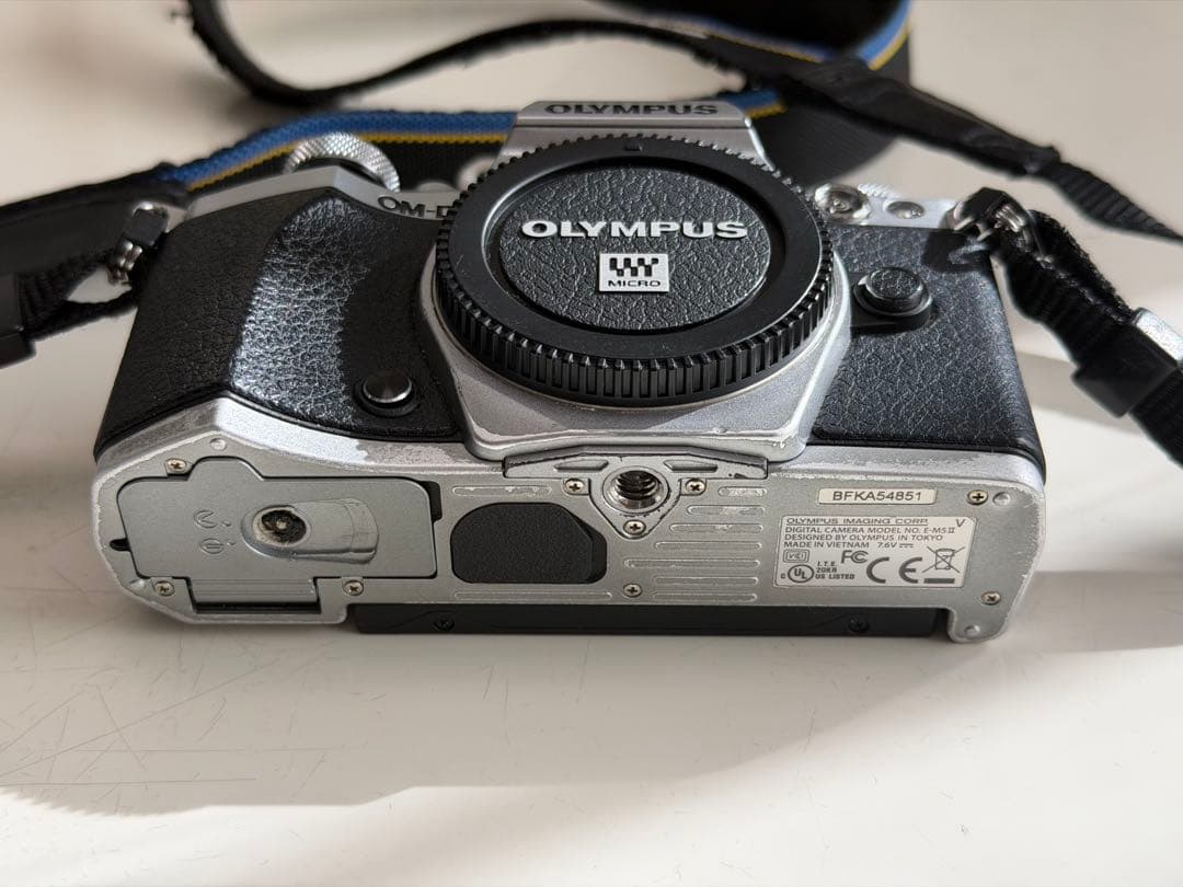 OLYMPUS OM-D E-M5 Mark ⅱ シルバー（動作未確認ジャンク）