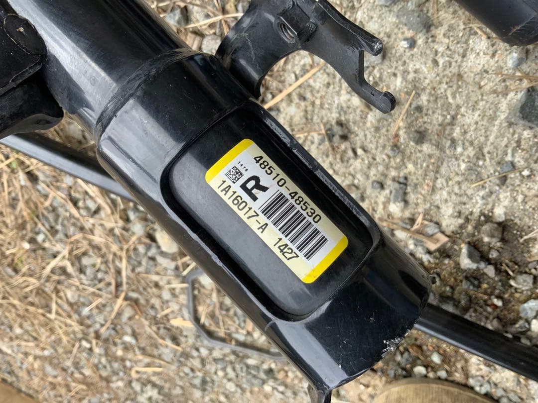 TOYOTAハリアー60系サスペンションキット　 6 A 21 TOKICO