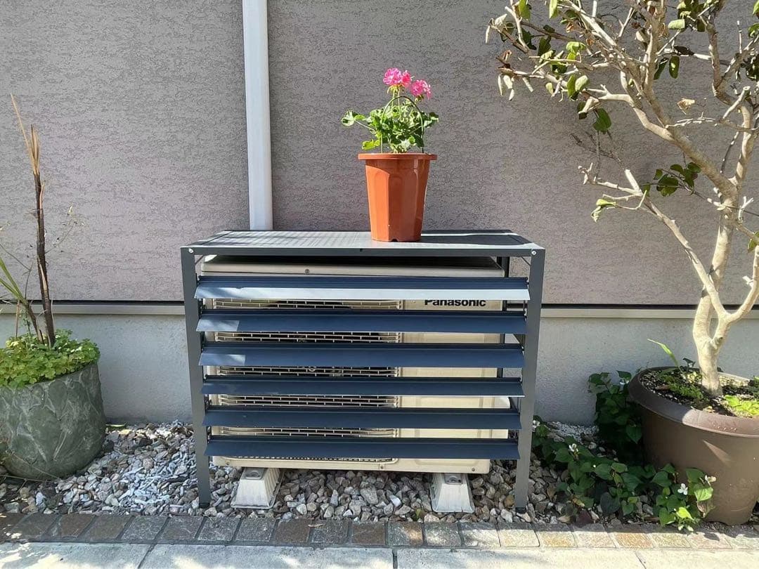 アルミ製 エアコン室外機カバー排気ルーバー方向可調整　Mダークグレー