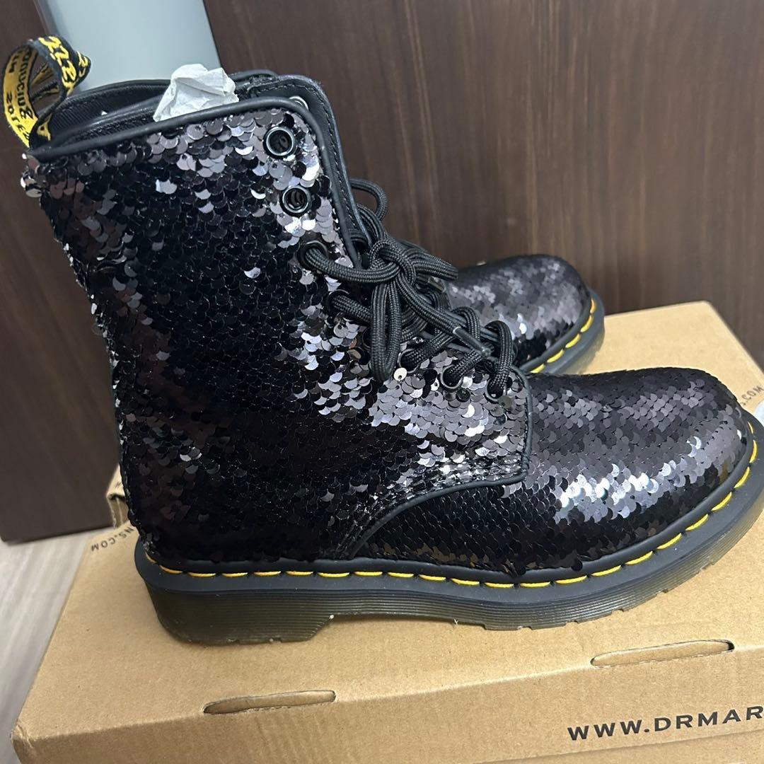 【きゅーぴっと！】 新品未使用 スパンコール 8ホールブーツ