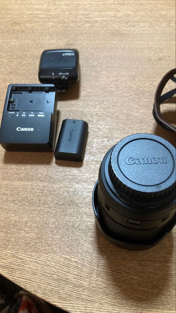 Canon EOS 80D デジタル一眼レフカメラ　レンズ、ストロボセット