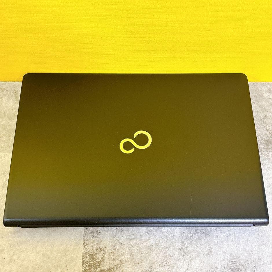 小型軽量❣ｉ5✨SSD搭載で快適✨薄型 フルHD カメラ付き Windows11