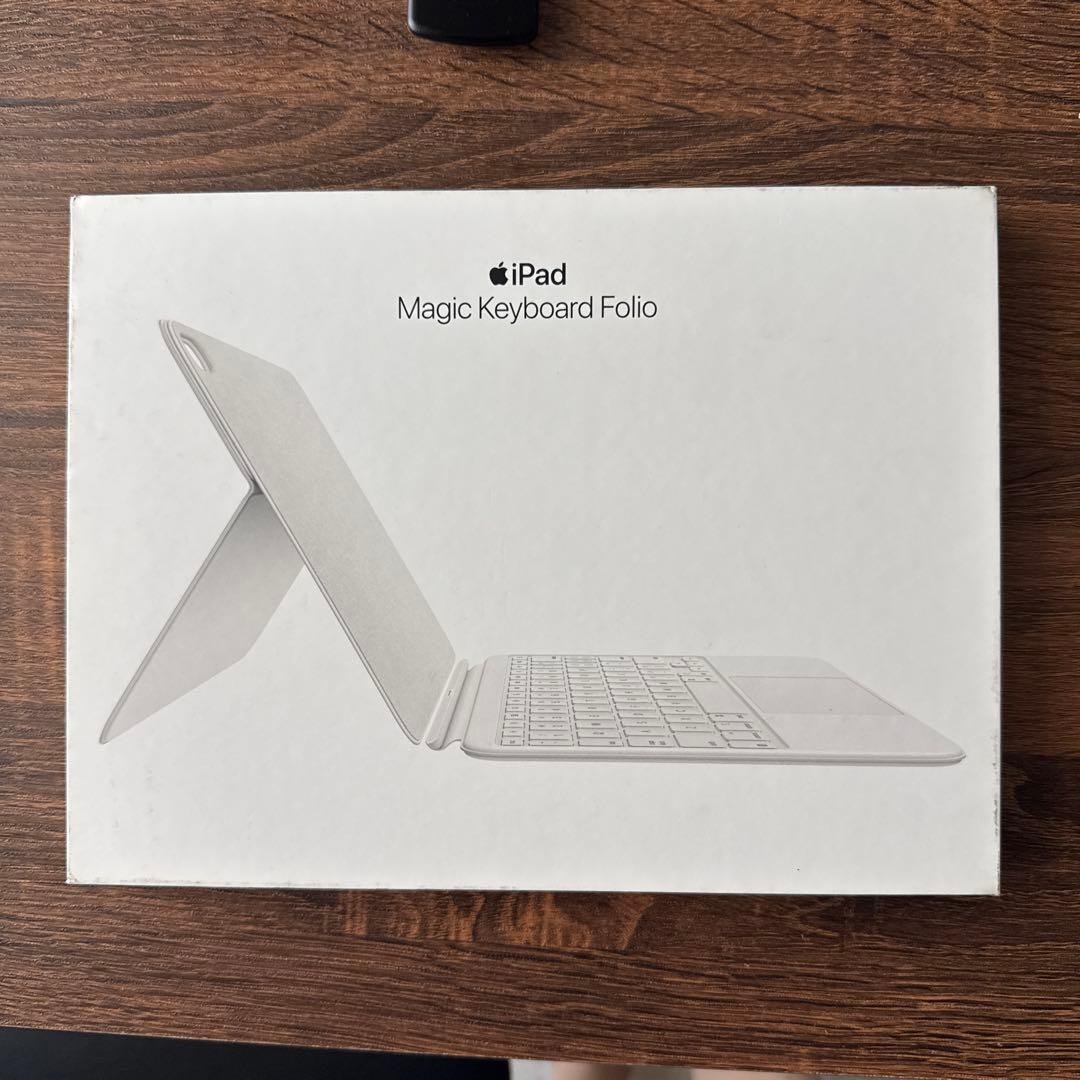 【iPad(A16)】Magic Keyboard Folio ホワイト