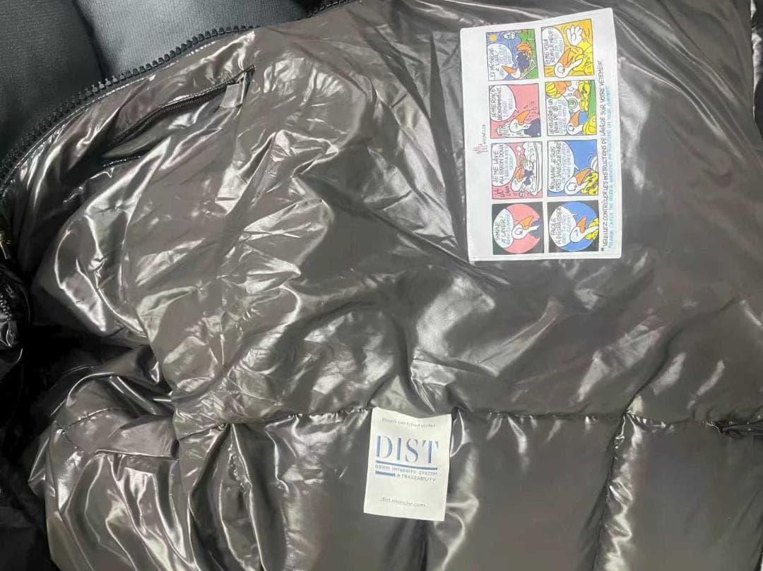 MONCLER ブラック フード付きダウンジャケット