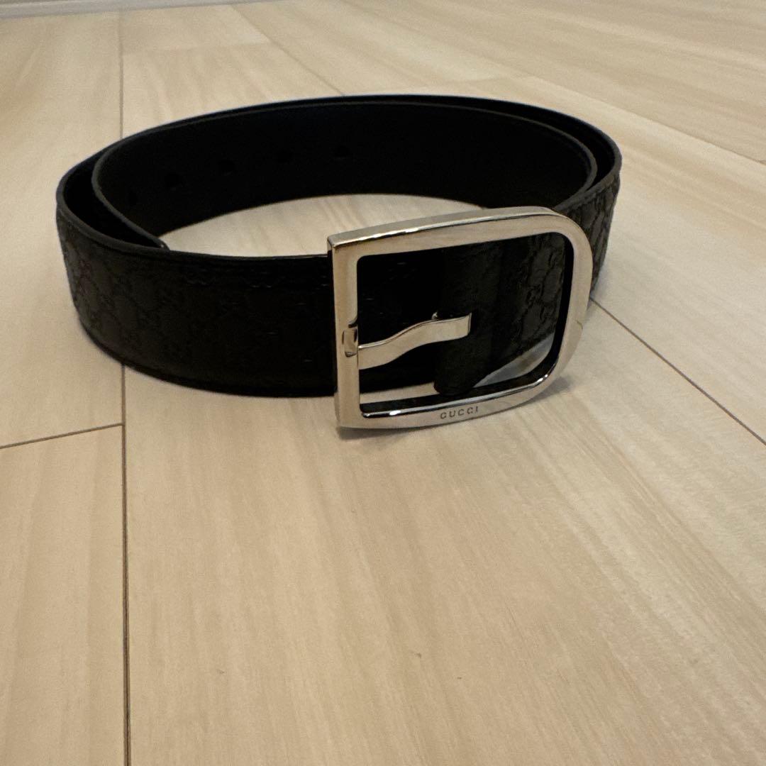 GUCCI ブラックレザーベルト GGパターン