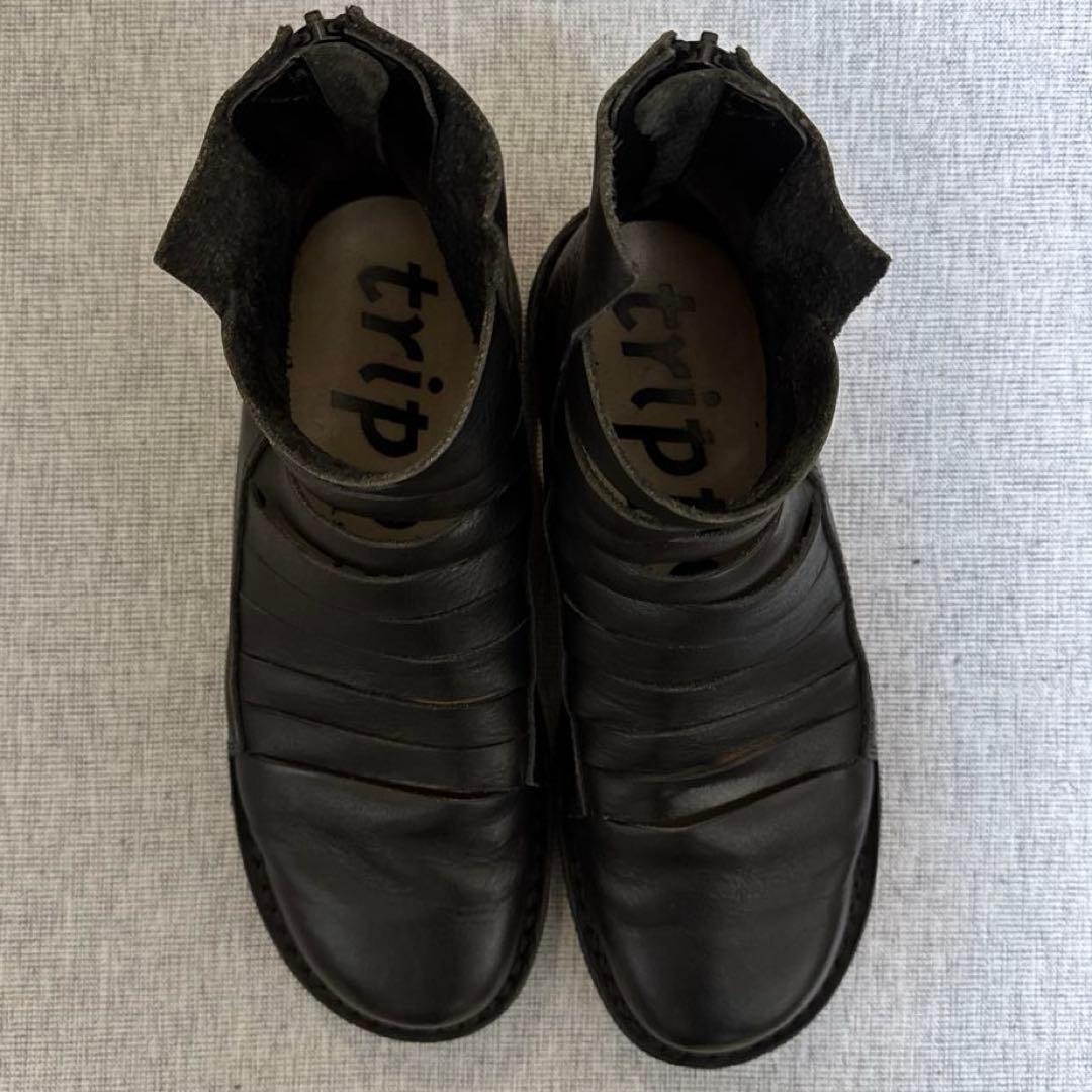 トリッペン 黒 ショートブーツ