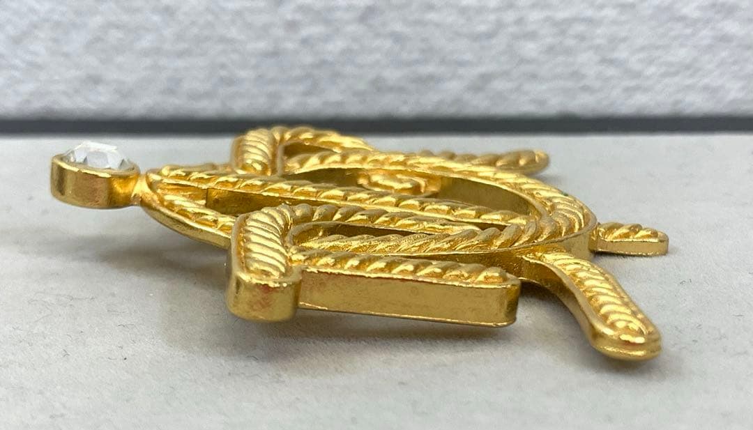 DIOR ディオール ブローチ ストーン アクセサリー ロゴ エンブレム