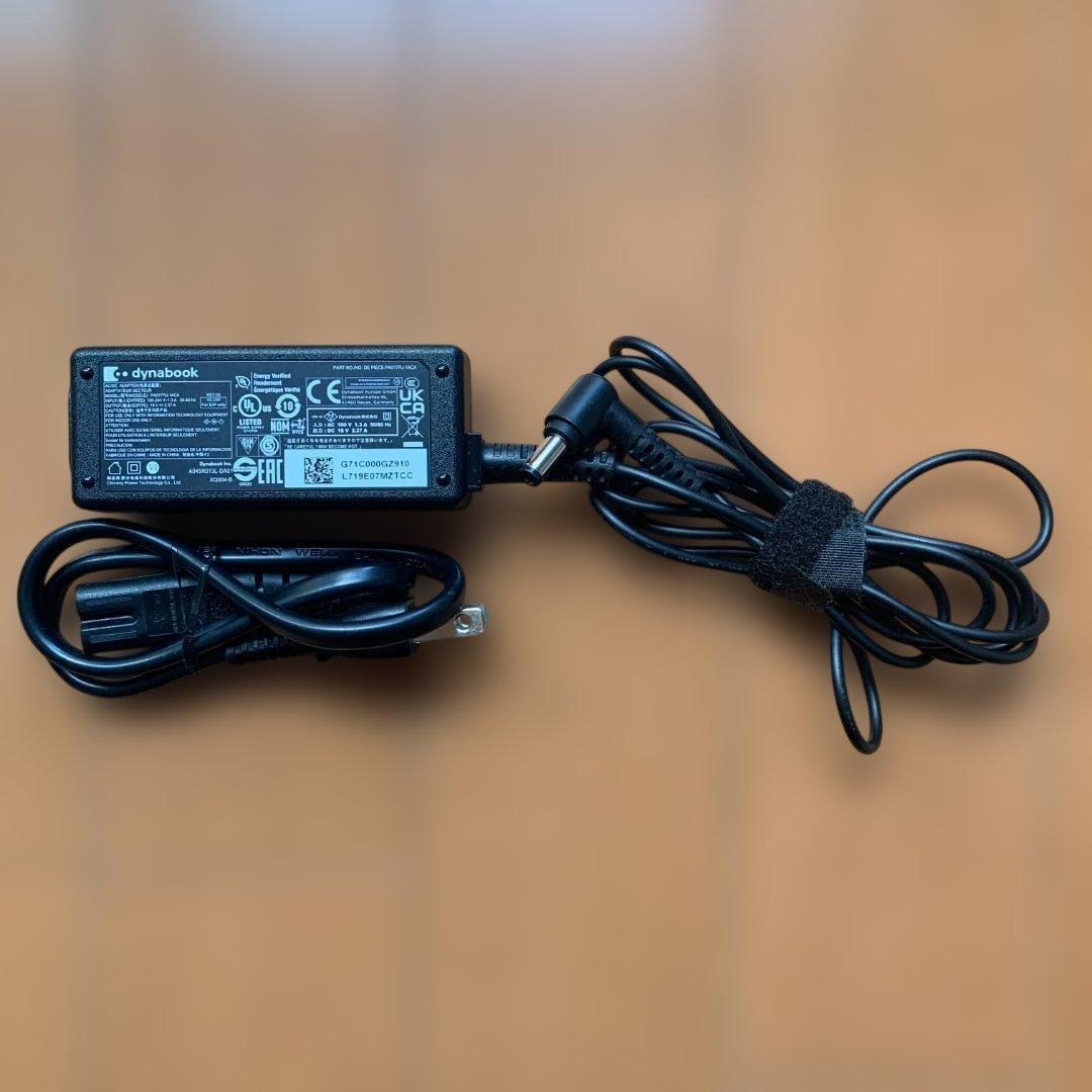 ⭐SSD256GB！⭐13.3型 軽量薄型ノートPC⭐Win11⭐第8世代i3⭐