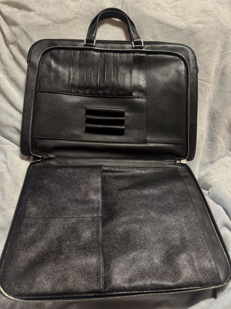 PRADA ブラック ビジネスバッグ　ブリーフケース