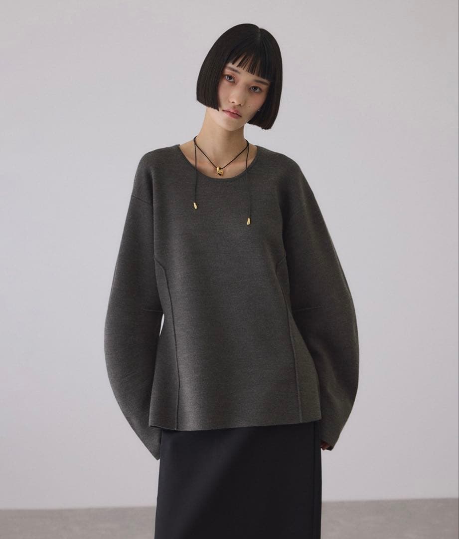 ADAM ET ROPE' 　スムースニットフォルムトップス