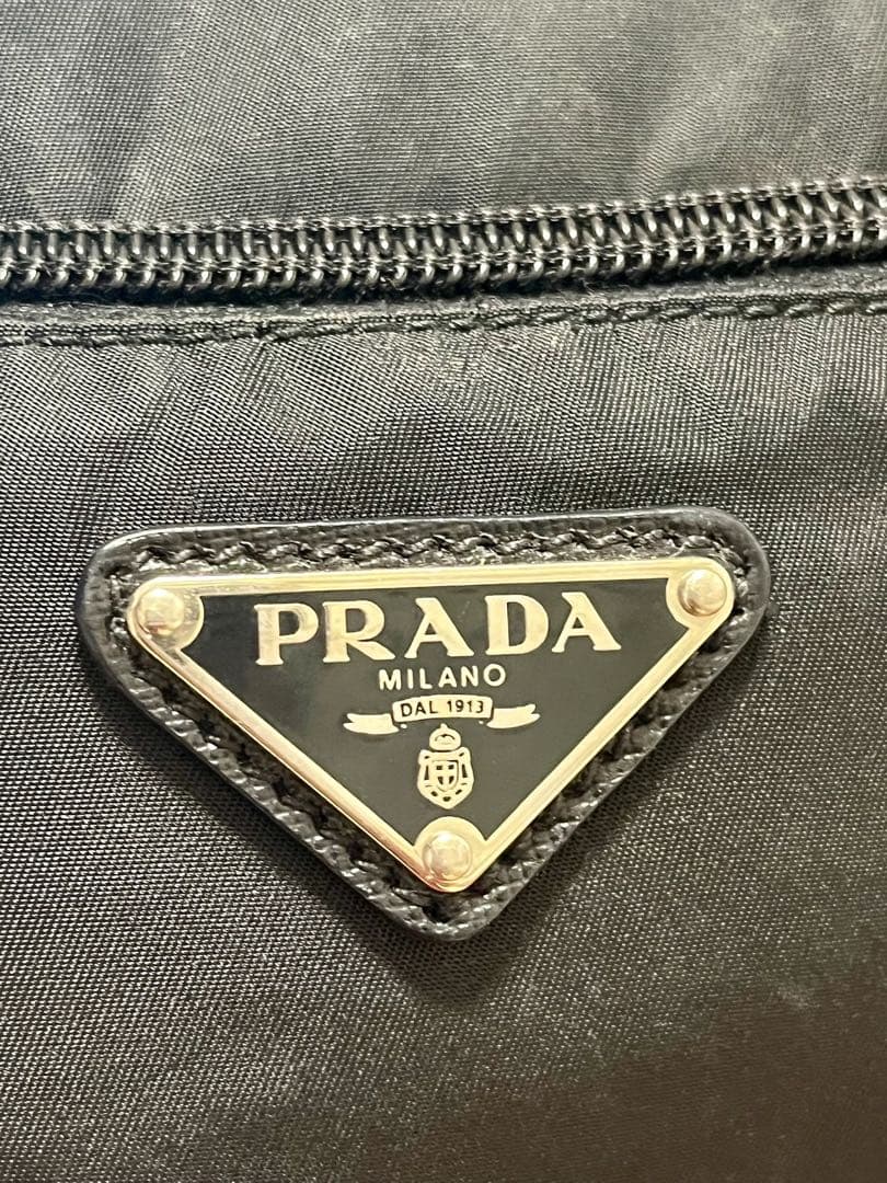 PRADA、コスメポーチ、旅行鞄、手荷物 、バニティバッグ、キャリーバッグ