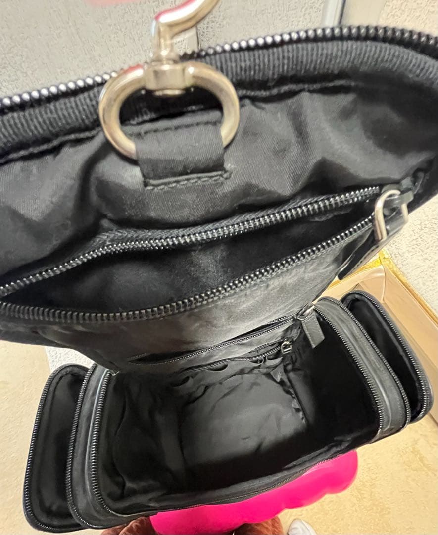PRADA、コスメポーチ、旅行鞄、手荷物 、バニティバッグ、キャリーバッグ