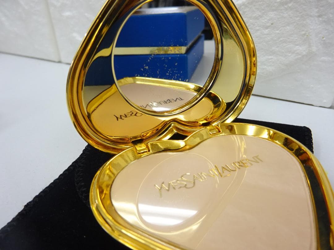 未使用☆ 一部ダメージ イヴサンローラン シルキーフィニッシュ プレストパウダー