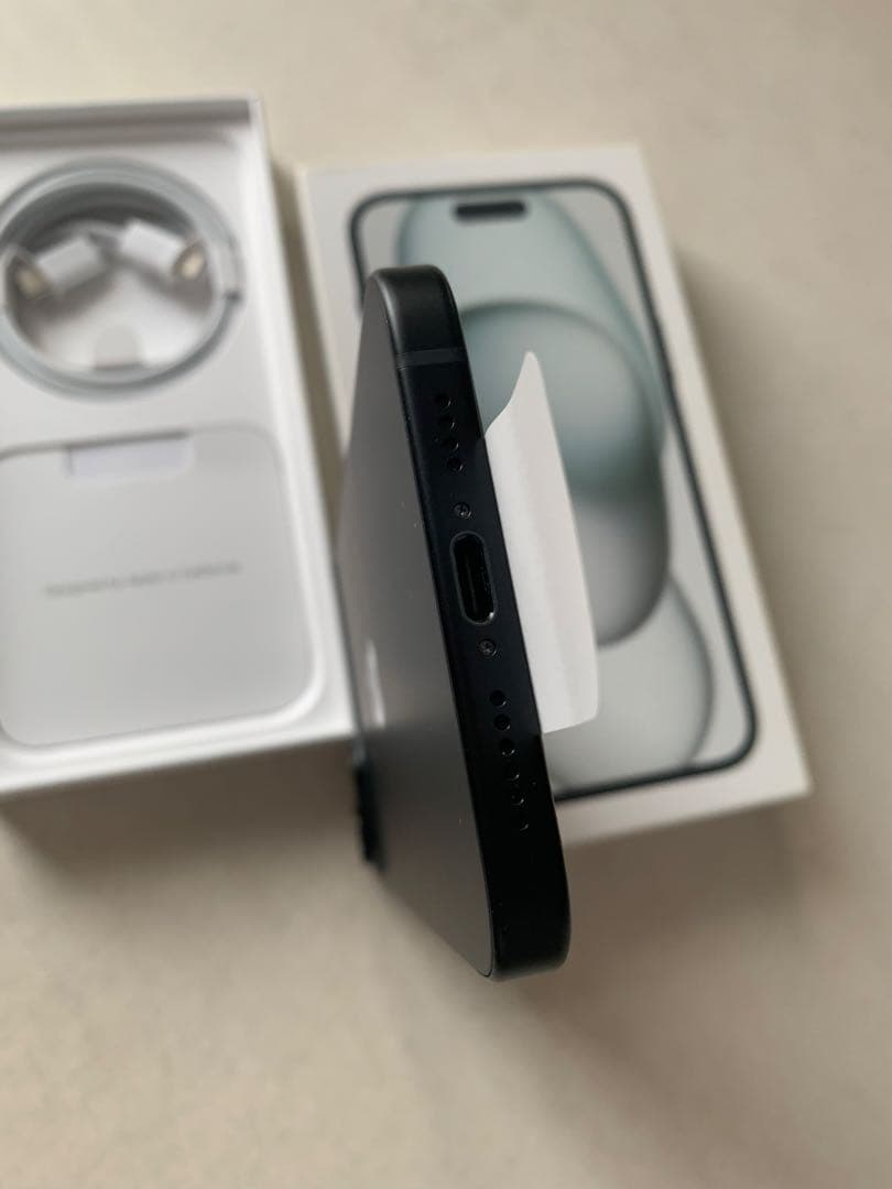 Apple iPhone 15 Plus 本体 ケース付き