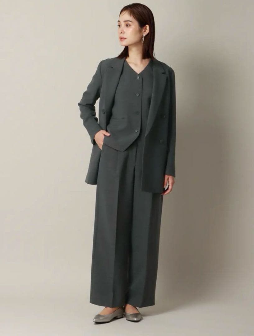 スーツスクエア　ダブルブレストジャケットとパンツセットアップ グレー