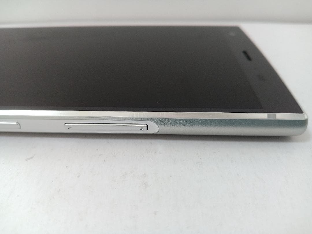 ☆ au URBANO V04 KYV45 プラチナシルバー