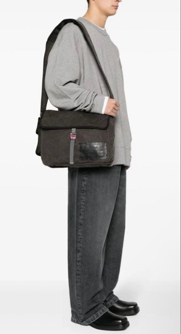 【美品】ショルダー（メッセンジャー）バッグ 【Acne Studios】