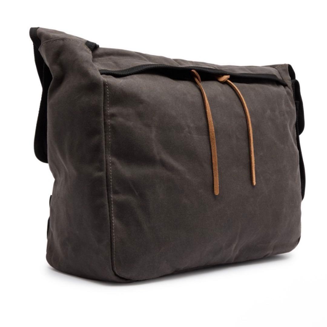 【美品】ショルダー（メッセンジャー）バッグ 【Acne Studios】