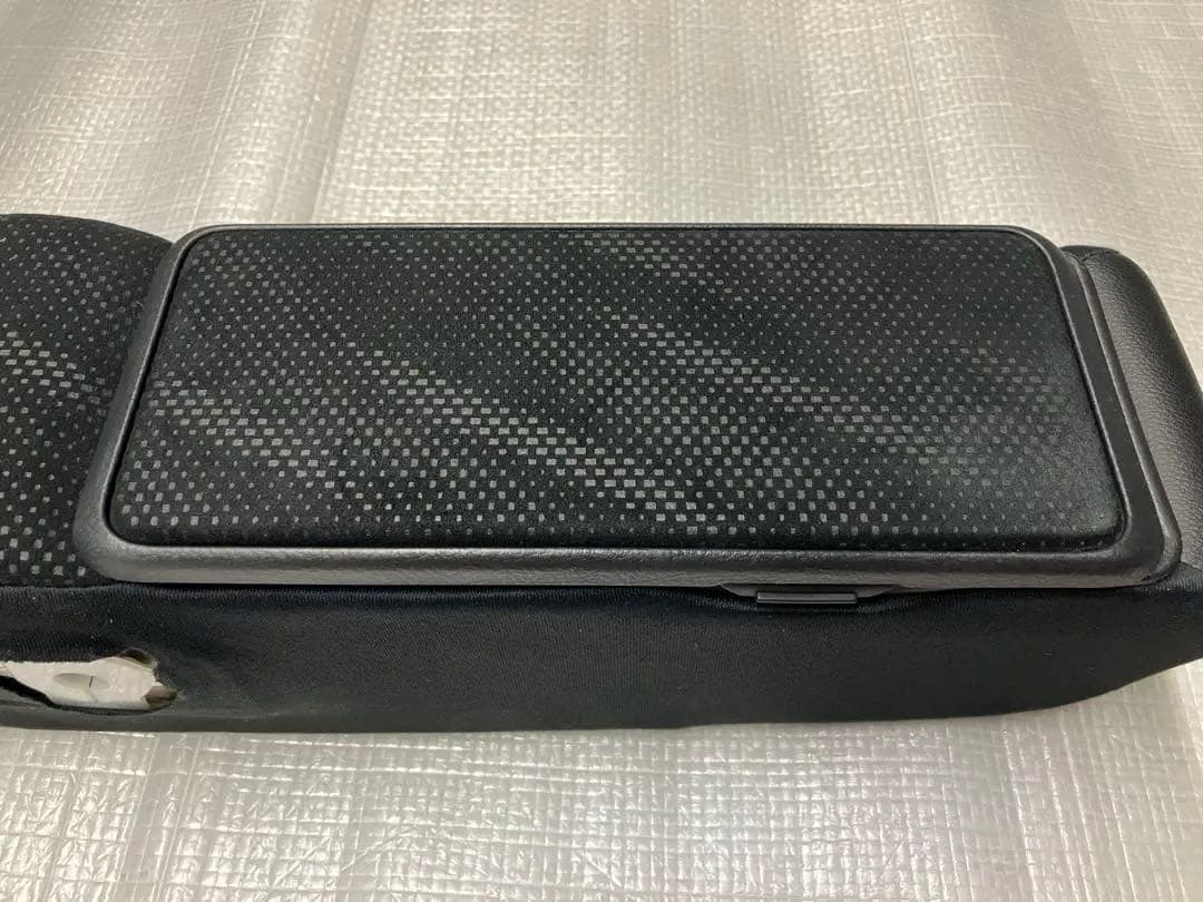 ♦︎ダイハツ　タントカスタムLA600S★純正アームレストレザー★