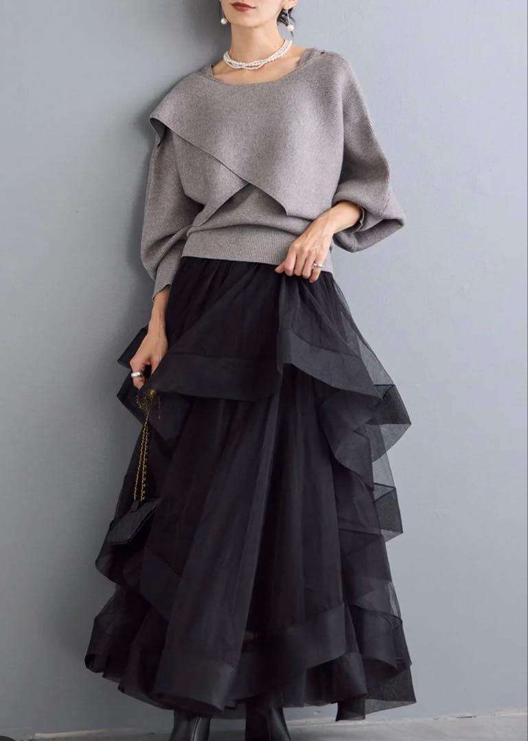 フレアスカートとアシンメトリーニットセット