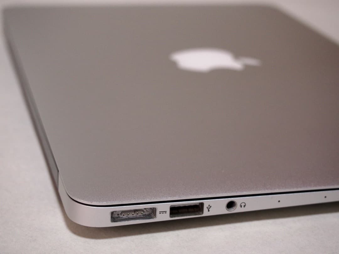 ☆☆美品 メモリ8G MacBook Air 2015 11インチA1465☆☆