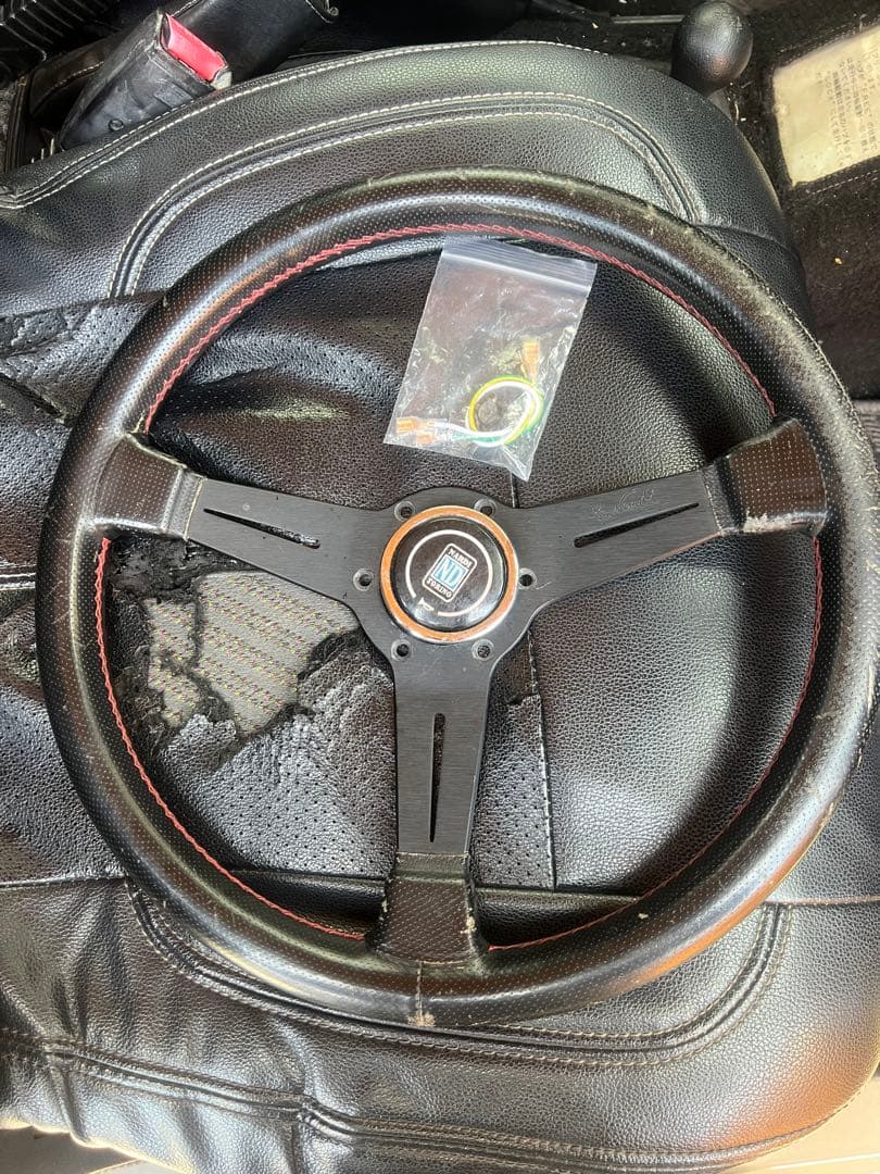 ナルディ　ステアリング　黒