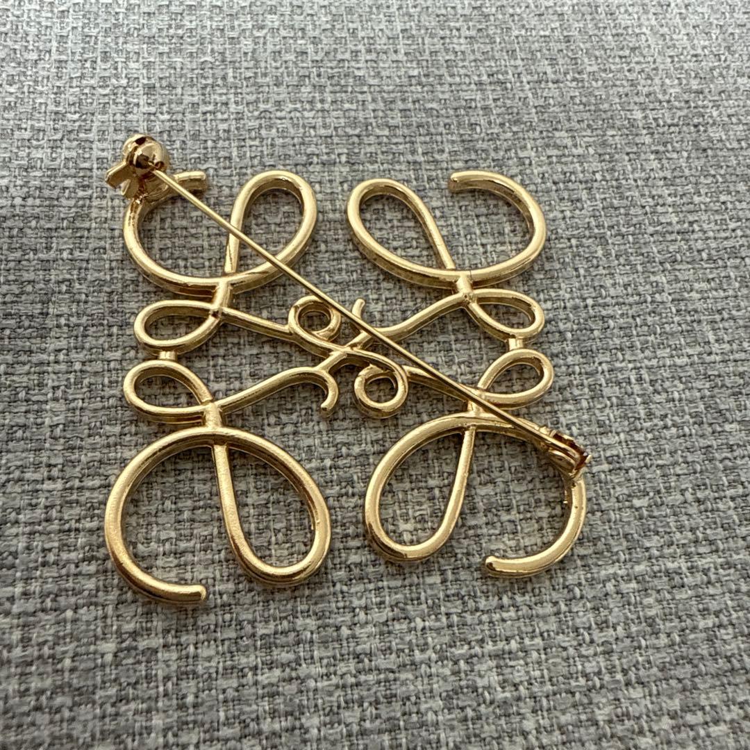 【最終価格】ロエベ　ブローチ　ピンクゴールド