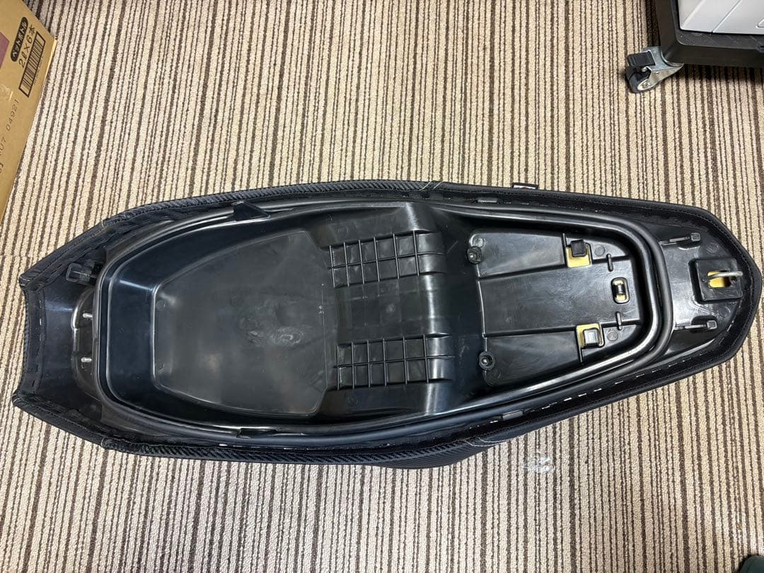 PCX ローダウンシート　ノイワットダン　JK05 JF81