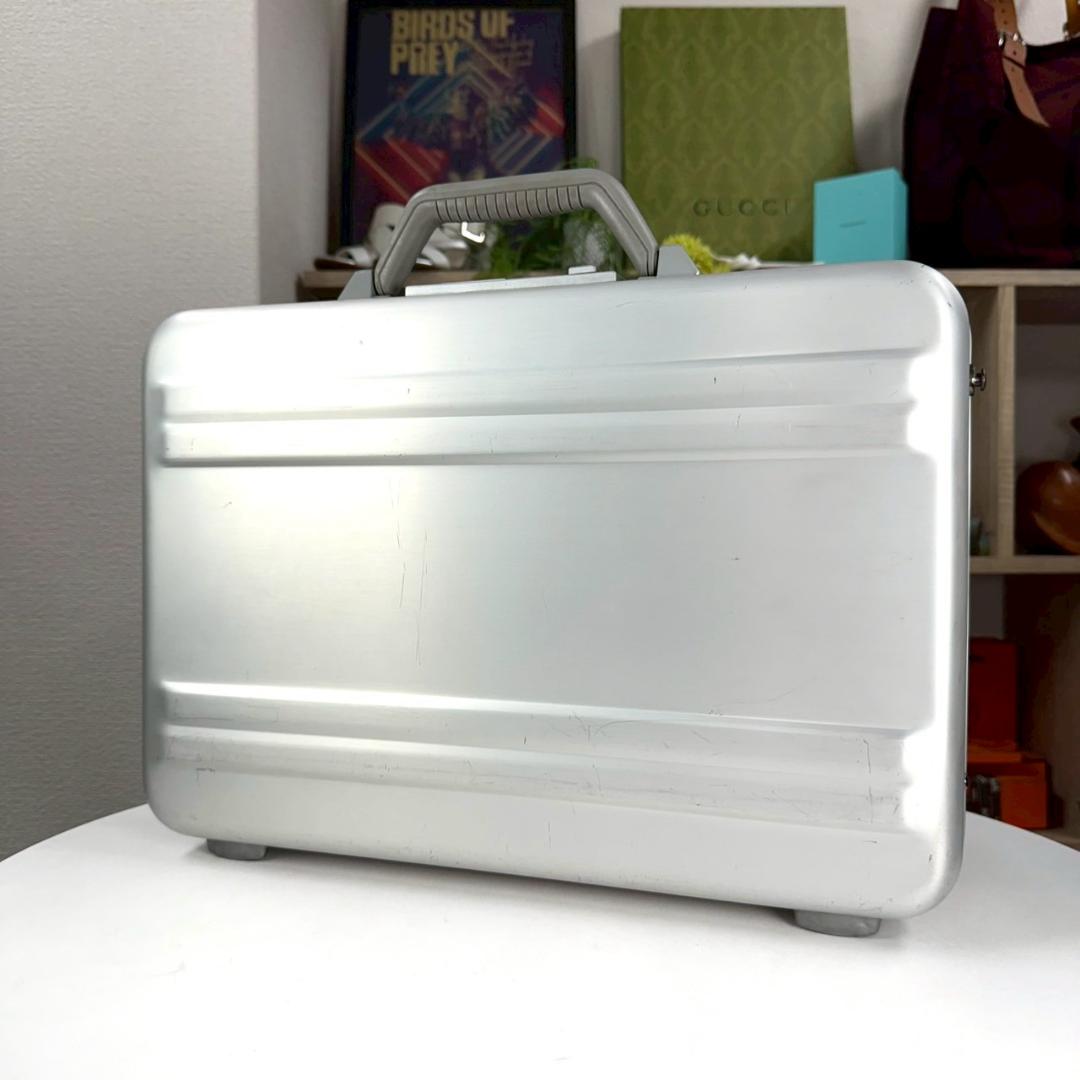 入手困難 ZERO HALLI BURTON アタッシュケース 内部超美品
