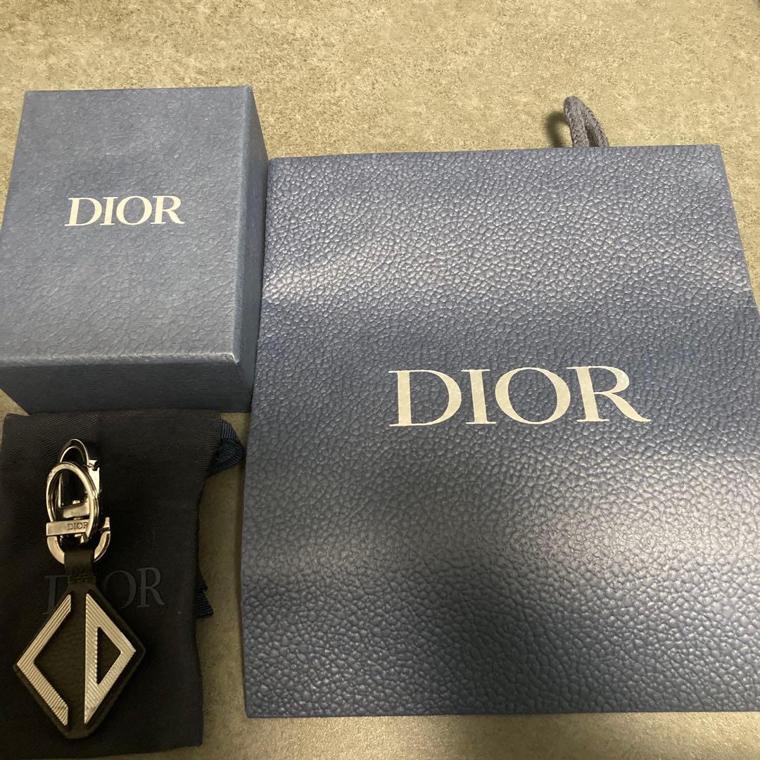 Dior ダイヤモンド型キーホルダー