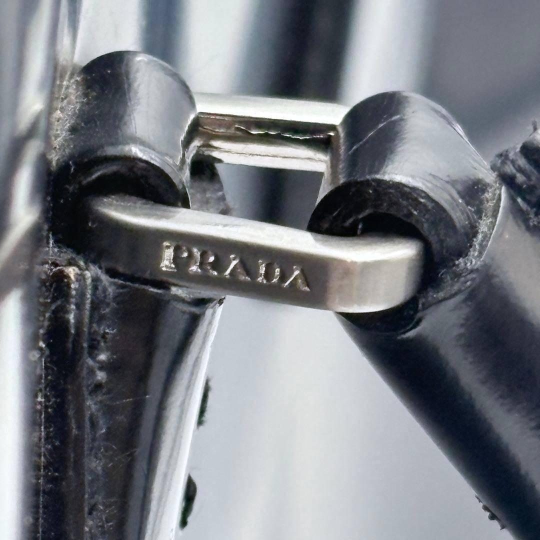希少PRADAエナメルレザーミニボストンハンドバッグ美品ブラック南京錠付ロゴ刻印